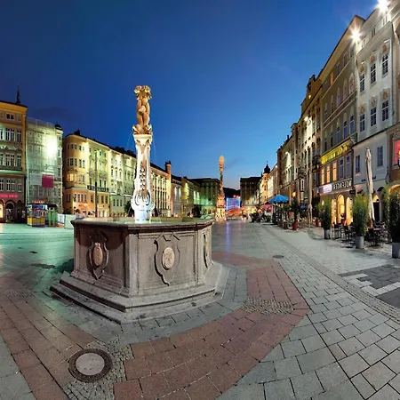 Nicht Weit Von Der Donau * Linz